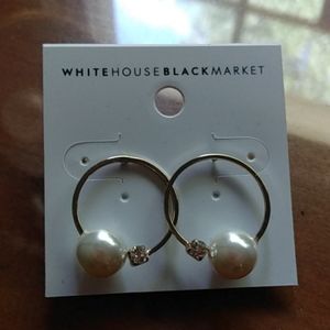 Round earrings with crystal and pearl